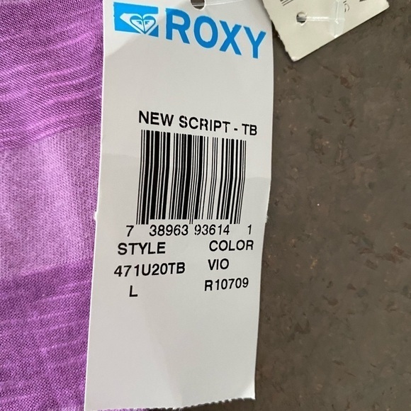 ROXY tank top size large (fits smaller) - Picture 2 of 5